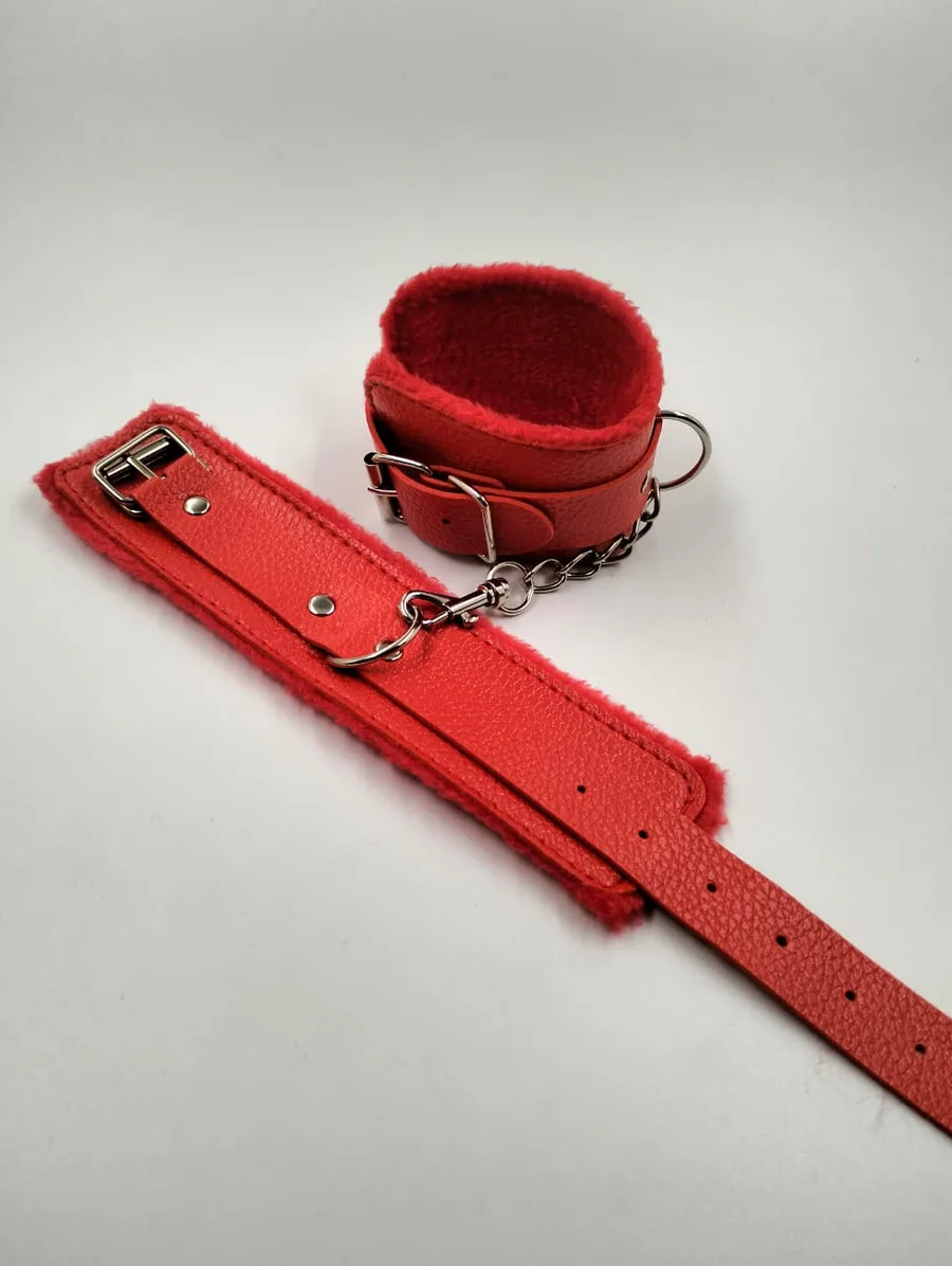 Наручники экокжа мех красные