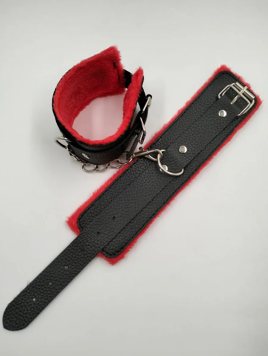 Наручники экокжа мех красно-черные