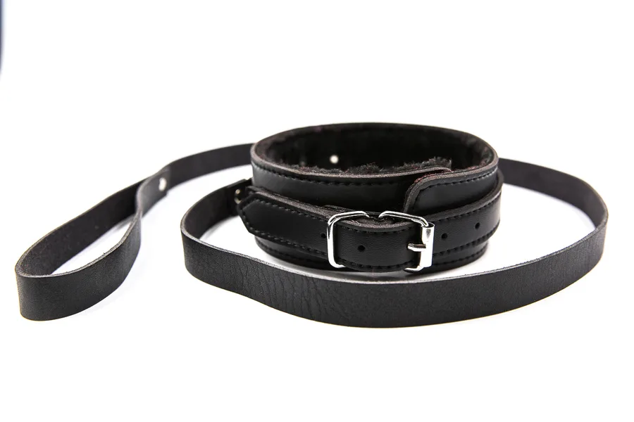 Ошейник и поводок черн